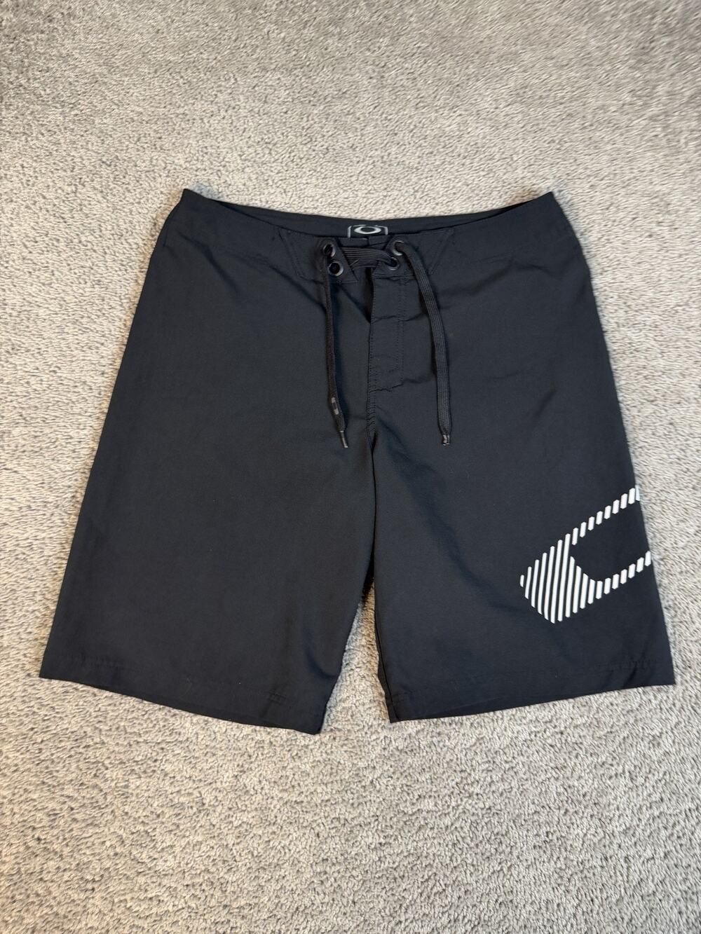 Oakley Board Shorts Mens 34 Black Microfiber Drawstring Pockets Beach 11 Inseam